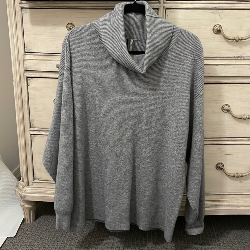 Free People turtleneck sweater size medium